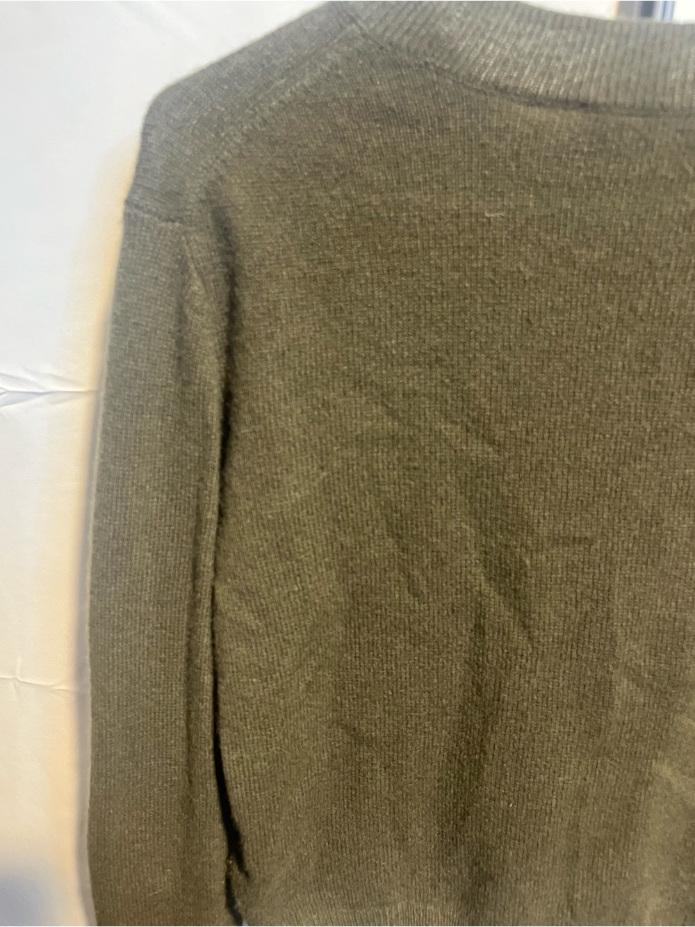 ÉTERNE Francis Classic Soft Crewneck Cashmere Sweater Olive & Burgundy
XS/S M/L - Picture 8 of 15